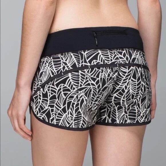 Lululemon Pretty Palm Run Times Shorts 4" SIZE 8 WAIST 33 Black White Liner - Picture 2 of 11